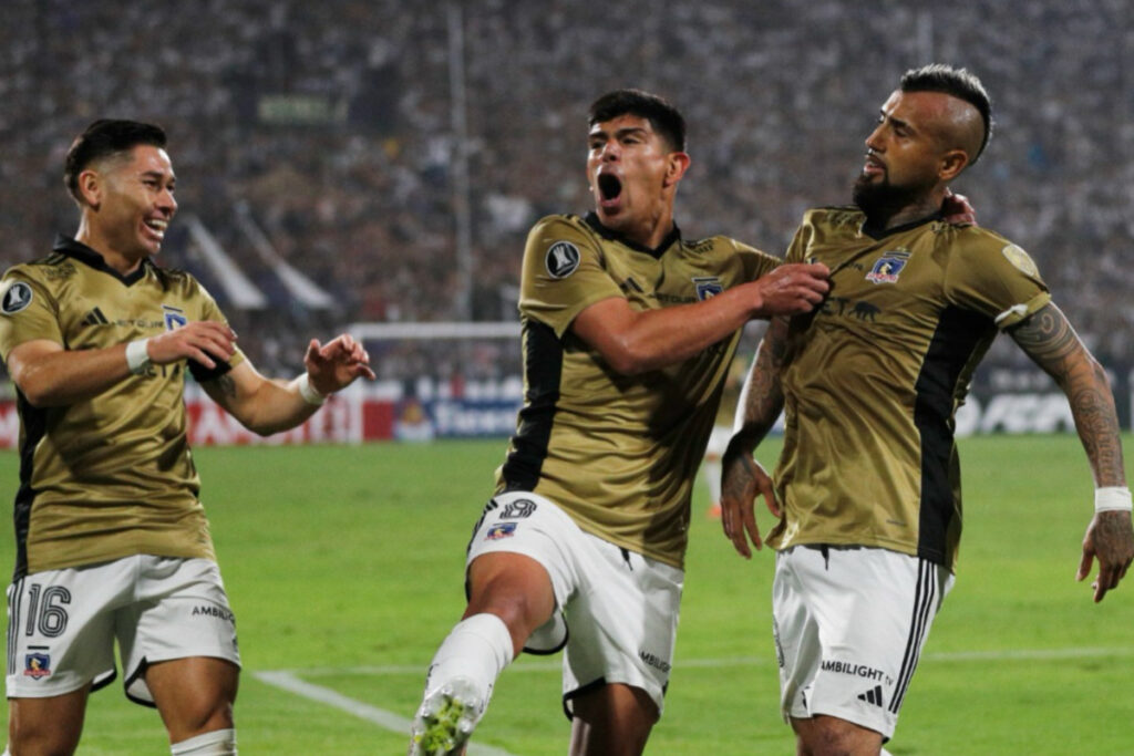 Jugadores de Colo-Colo en el duelo frente a Alianza Lima