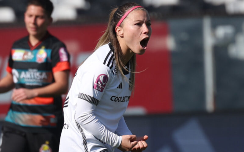 Yanara Aedo celebrando un gol frente a Cobresal