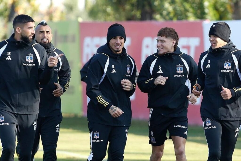 Emiliano Amor, Arturo Vidal, Alan Saldivia, Leonardo Gil y Esteban Pavez durante un entrenamiento de Colo-Colo