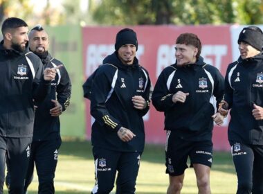 Emiliano Amor, Arturo Vidal, Alan Saldivia, Leonardo Gil y Esteban Pavez durante un entrenamiento de Colo-Colo