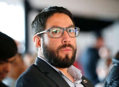 Primer plano al rostro de Matías Camacho