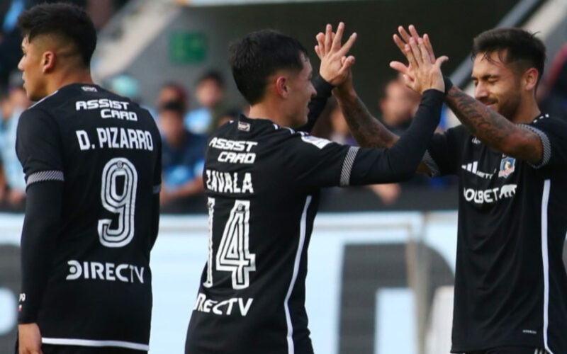 Jugadores de Colo-Colo en el partido frente a Deportes Iquique