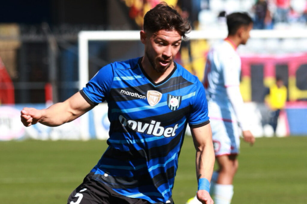 Felipe Loyola en el duelo de Huachipato frente a Unión Española.