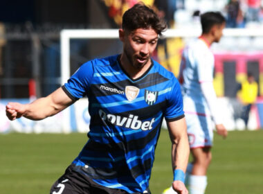 Felipe Loyola en el duelo de Huachipato frente a Unión Española.