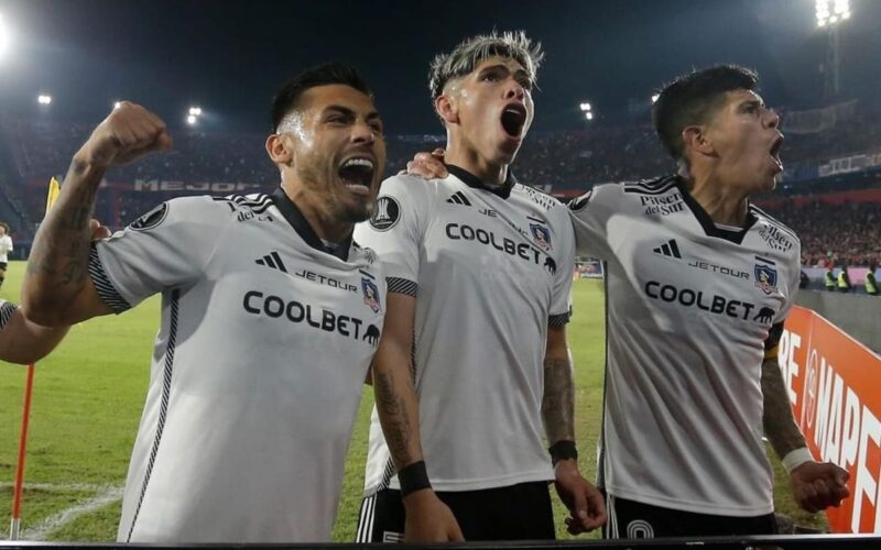 Jugadores de Colo-Colo celebrado el gol frente a Cerro Porteño