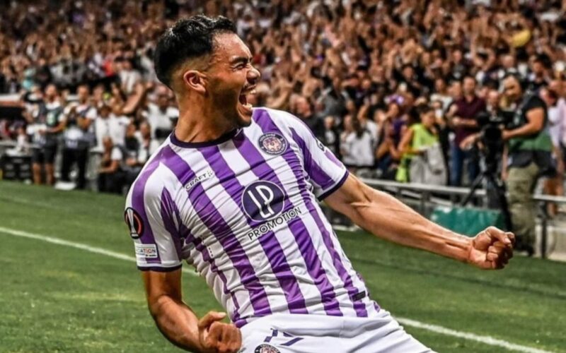 Gabriel Suazo celebrando un gol con Toulouse.