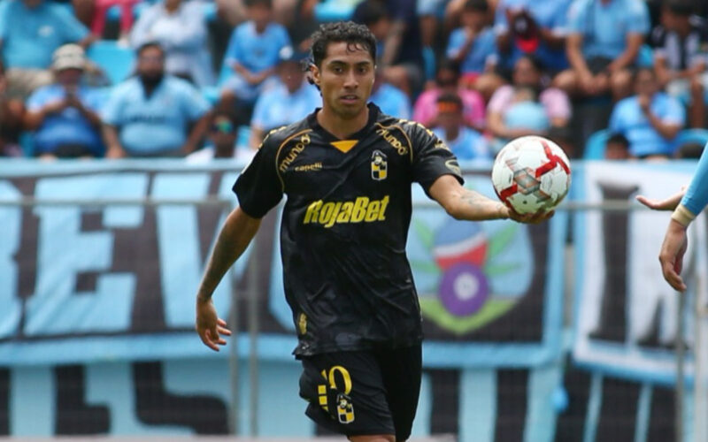 Luciano Cabral en el encuentro entre Coquimbo Unido y Deportes Iquique durante el Campeonato Nacional 2024.