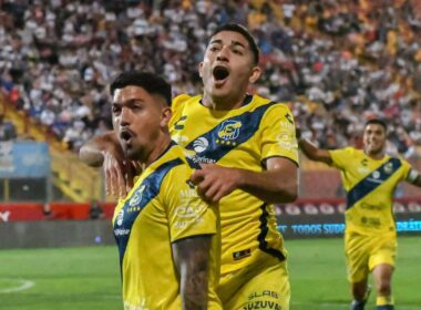 Braian Martínez celebrando un Gol Everton de Viña del Mar