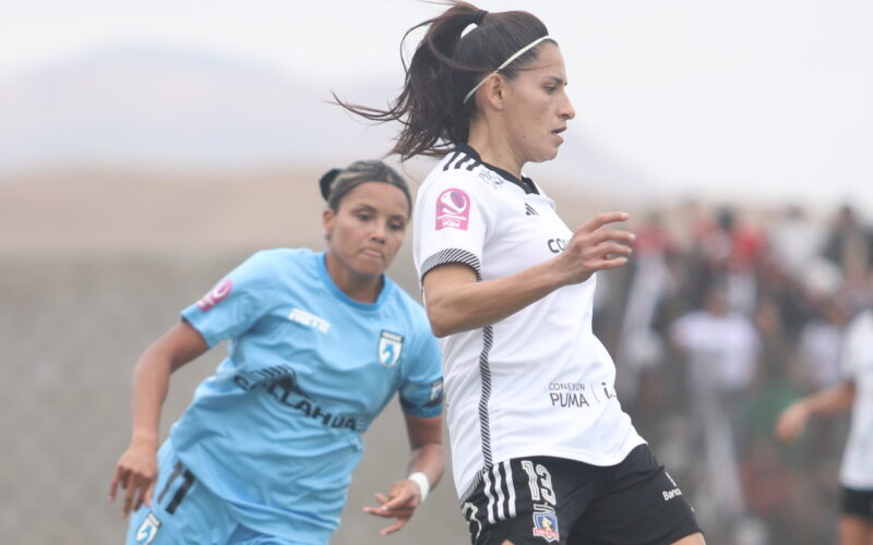 Jugadora de Colo-Colo y Deportes Iquique en un duelo por la fecha 13 del Campeonato Femenino SQM.