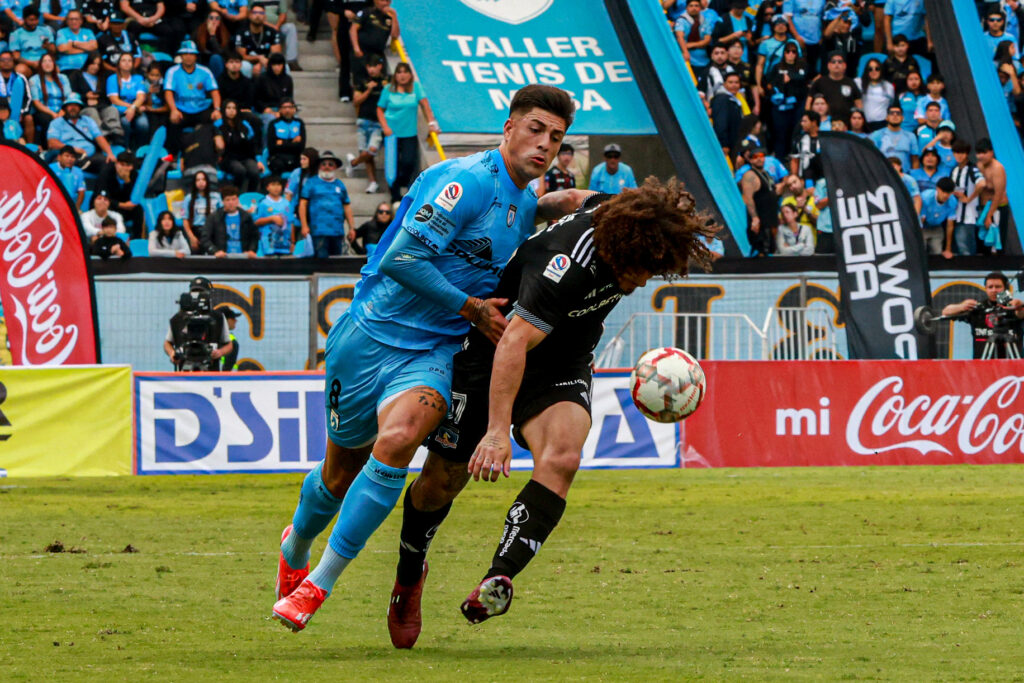 Futbol, Deportes Iquique vs Colo Colo.
Fecha 14, Campeonato Nacional 2024.
El jugador de Colo Colo, Maximiliano Falcon, derecha, juega el balon contra Steffan Pino de Deportes Iquique durante el partido de primera division disputado en el estadio Tierra de Campeones de Iquique, Chile.
25/05/2024
Keyla Larrea/Photosport

Soccer, Deportes Iquique vs Colo Colo.
Date 14, National Championship 2024.
Colo Colo's player Maximiliano Falcon, right, plays the ball with Steffan Pino of Deportes Iquique during the first division match at Tierra de Campeones Stadium in Iquique, Chile.
25/05/2024
Keyla Larrea/Photosport