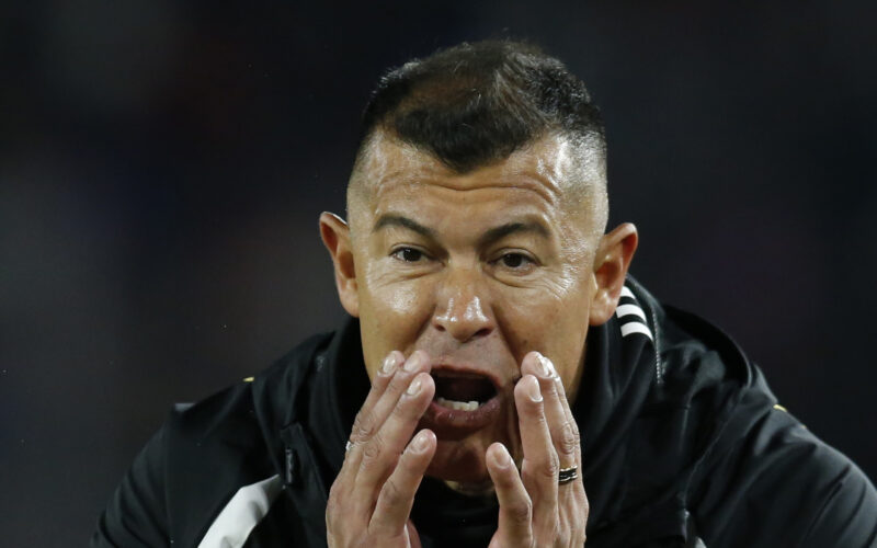Primer plano al técnico de Colo-Colo, Jorge Almirón