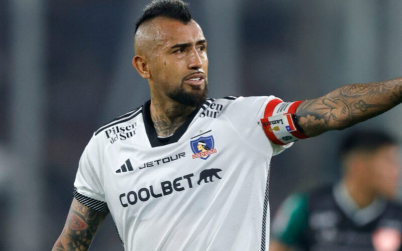 Primer plano al jugador de Colo-Colo, Arturo Vidal, en el duelo frente a Deportes Copiapó