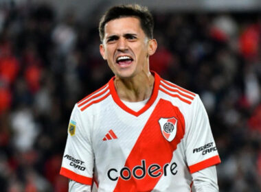 El ex jugador de Colo-Colo, Pablo Solari celebrando un gol con River Plate