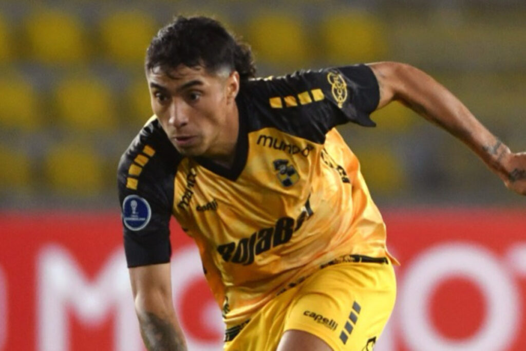 Primer plano al jugador Luciano Cabral