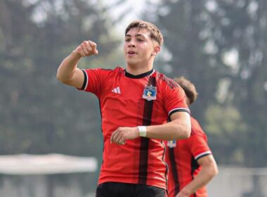 Fidel Tourn celebrando su primer gol con Colo-Colo