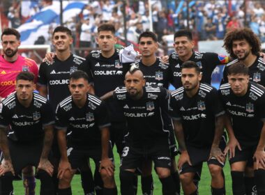 Formación de Colo-Colo vs Universidad Católica en el Estadio Santa Laura.