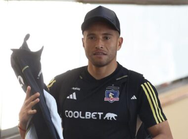 Leandro Benegas con indumentaria de Colo-Colo