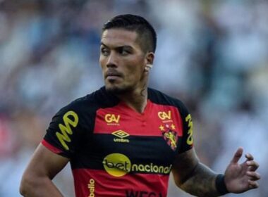 Javier Parraguez con la camiseta de Sport Recife