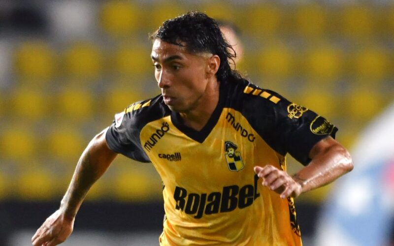 Luciano Cabral con la camiseta de Coquimbo Unido