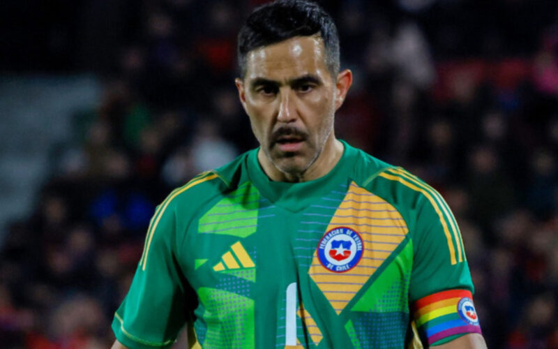 Primer plano al portero de la Selección Chilena, Claudio Bravo
