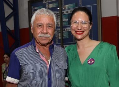 Carlos Caszely e Irací Hassler tras la confirmación del renombramiento de la calle Arzobispo Valenzuela.