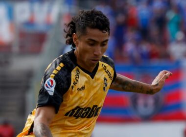 Luciano Cabral con la camiseta de Coquimbo Unido