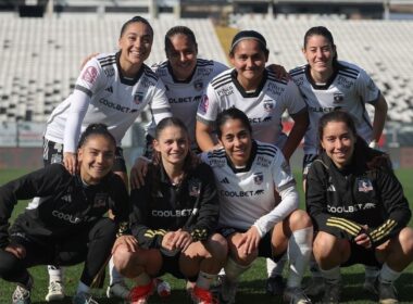 Plantel de Colo-Colo Femenino en el Estadio Monumental.