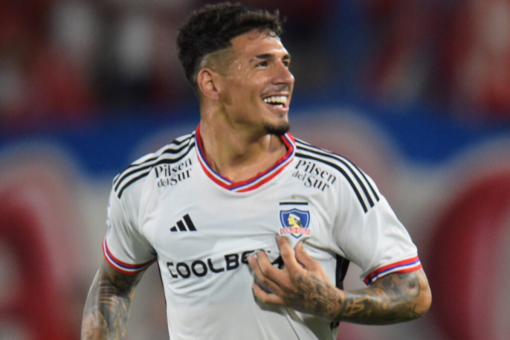 El jugador Alan Saldivia celebrando un gol frente a Nacional
