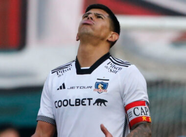 Esteban Pavez se lamenta en el duelo contra Audax Italiano