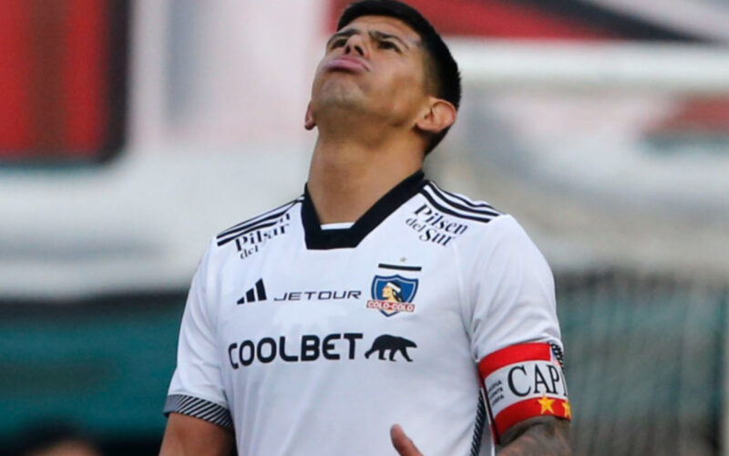 Esteban Pavez se lamenta en el duelo contra Audax Italiano