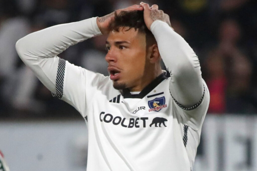 Primer plano al jugador de Colo-Colo, Alan Saldivia