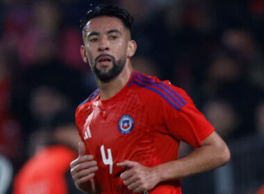 Mauricio Isla con la camiseta de la Selección Chilena.