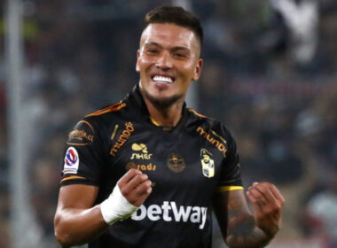Primer plano al jugador Javier Parraguez