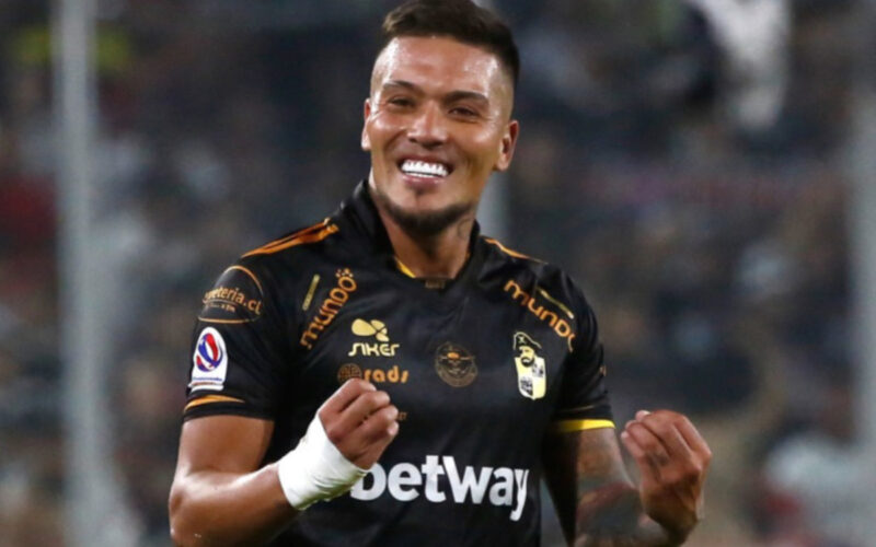 Primer plano al jugador Javier Parraguez