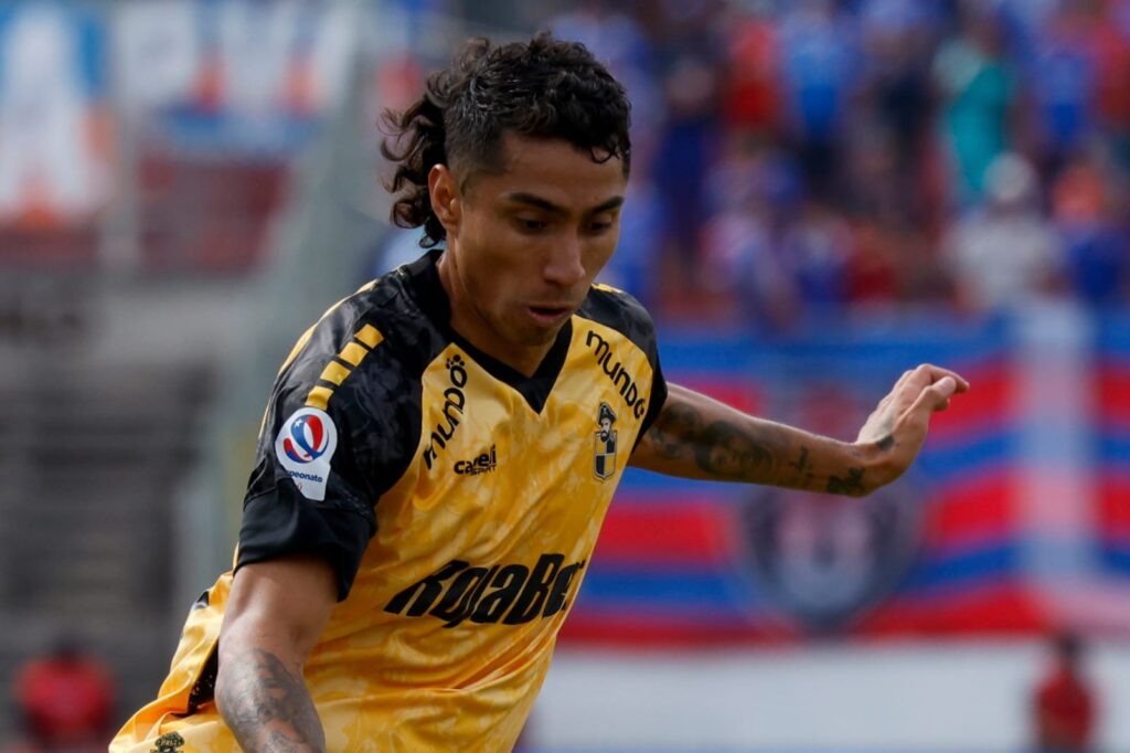 Luciano Cabral con la camiseta de Coquimbo Unido.
