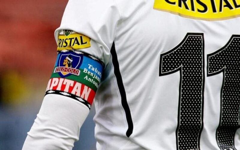 Camiseta y jineta de capitán de Gonzalo Fierro