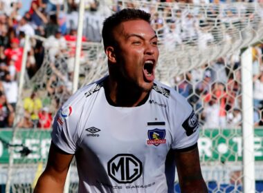 Javier Parraguez celebrando un gol con Colo-Colo en la final de la Copa Chile 2019.