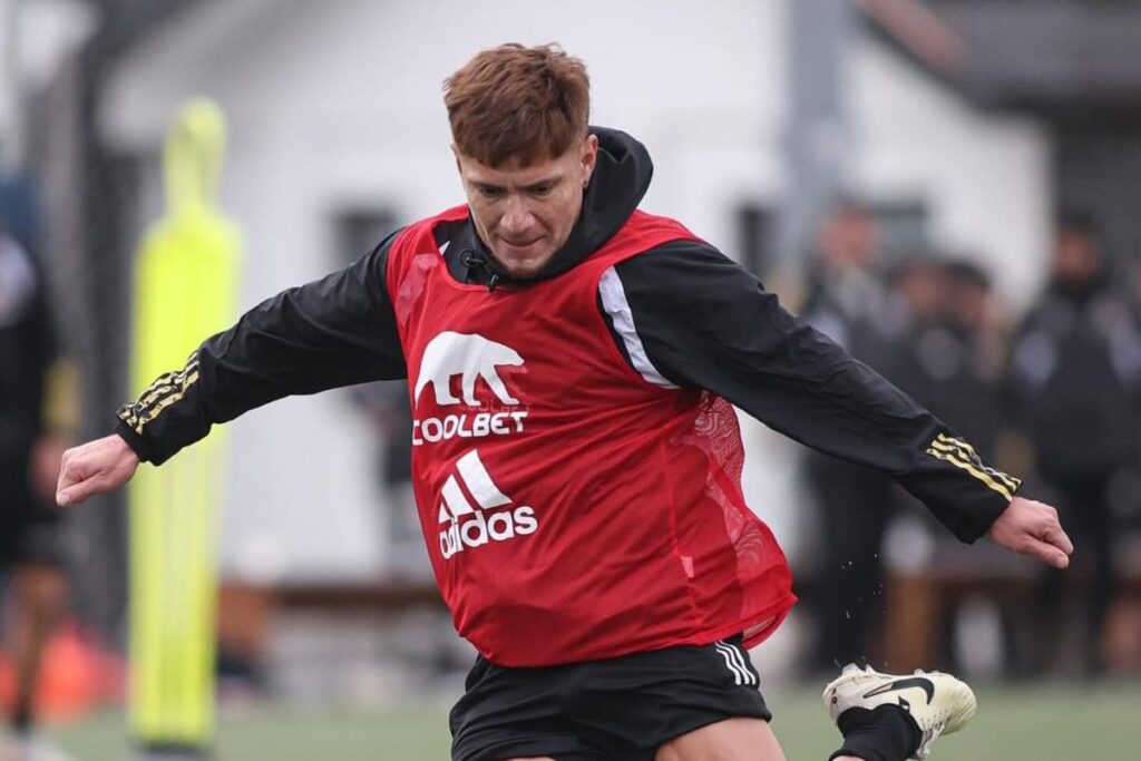 Leonardo Gil durante un entrenamiento de Colo-Colo.