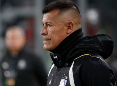 Primer plano al técnico de Colo-Colo, Jorge Almirón