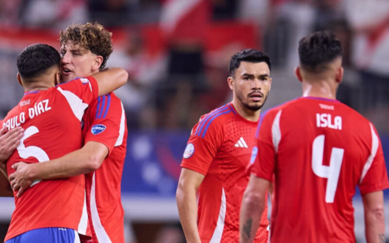 Jugadores de la Selección Chilena tras el empate frente a Perú por la Copa América