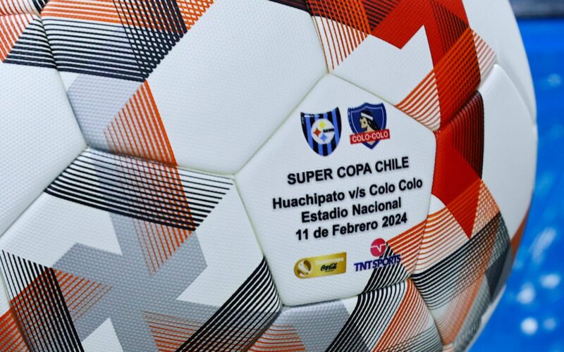 Balón utilizado en la Supercopa 2024 entre Colo-Colo y Huachipato.