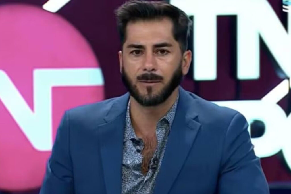 Primer plano al ex arquero y ahora comentarista de TNT Sports, Johnny Herrera