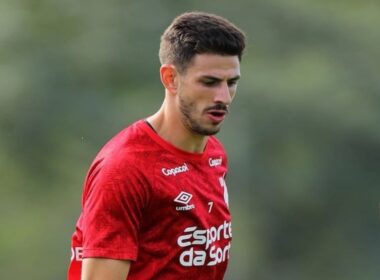 Primer plano al jugador de Athletico Paranaense