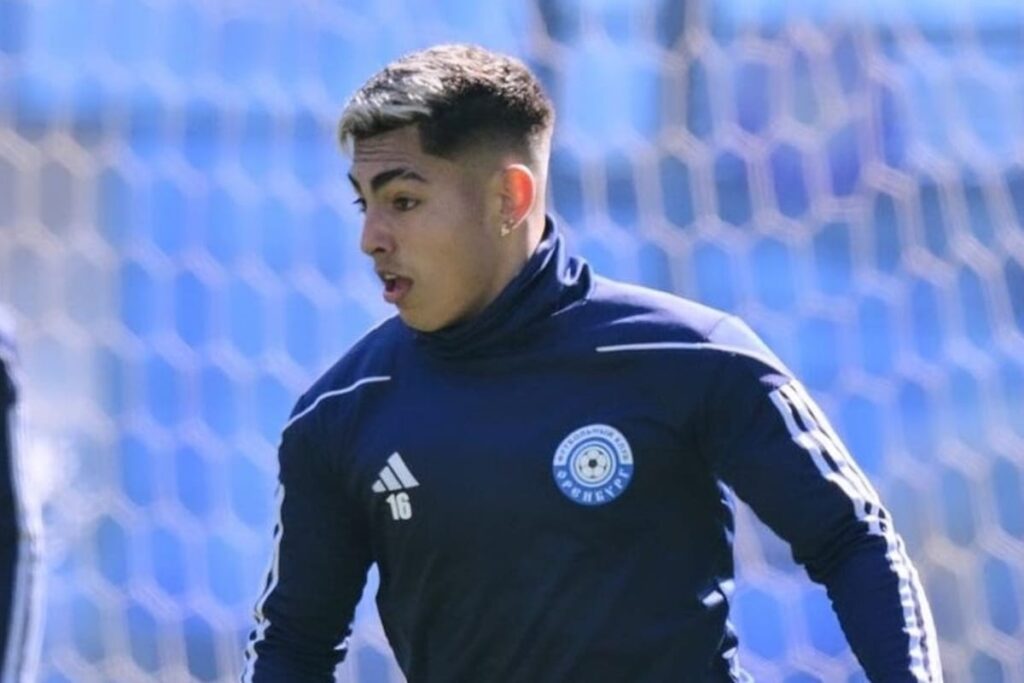 Jordhy Thompson entrenando con Orenburg