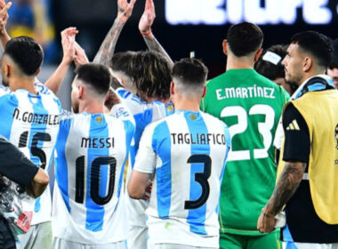 Jugadores de la Selección Argentina en el duelo contra Chile en la Copa América.