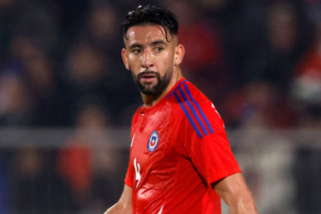 El jugador de la Selección Chilena, Mauricio Isla, en el partido amistoso frente a Paraguay.