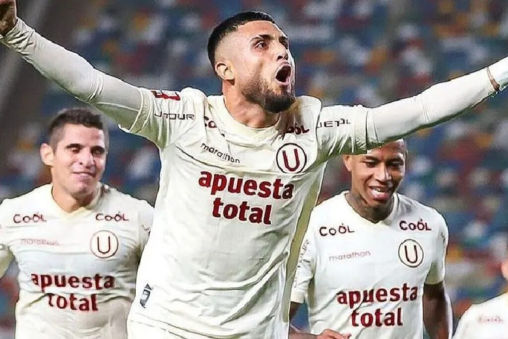 El jugador de Universitario, Rodrigo Ureña, celebrando un gol
