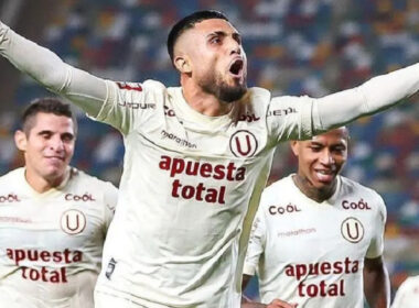 El jugador de Universitario, Rodrigo Ureña, celebrando un gol