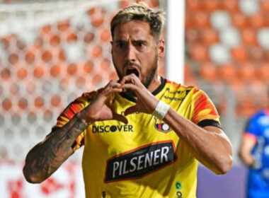 El jugador Francisco Fydriszewski celebrando un gol