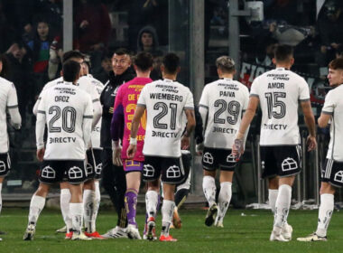 Jugadores de Colo-Colo en el duelo frente a Universitario de Deportes